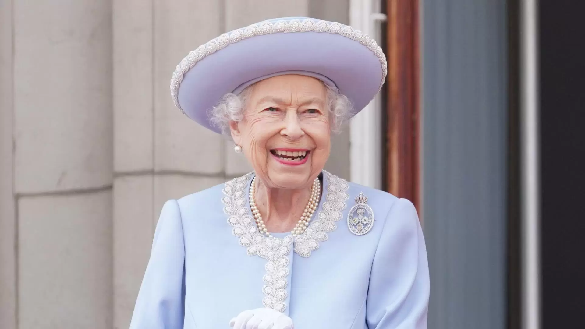 Aging royally 10 beauty secrets of Elizabeth II (1)