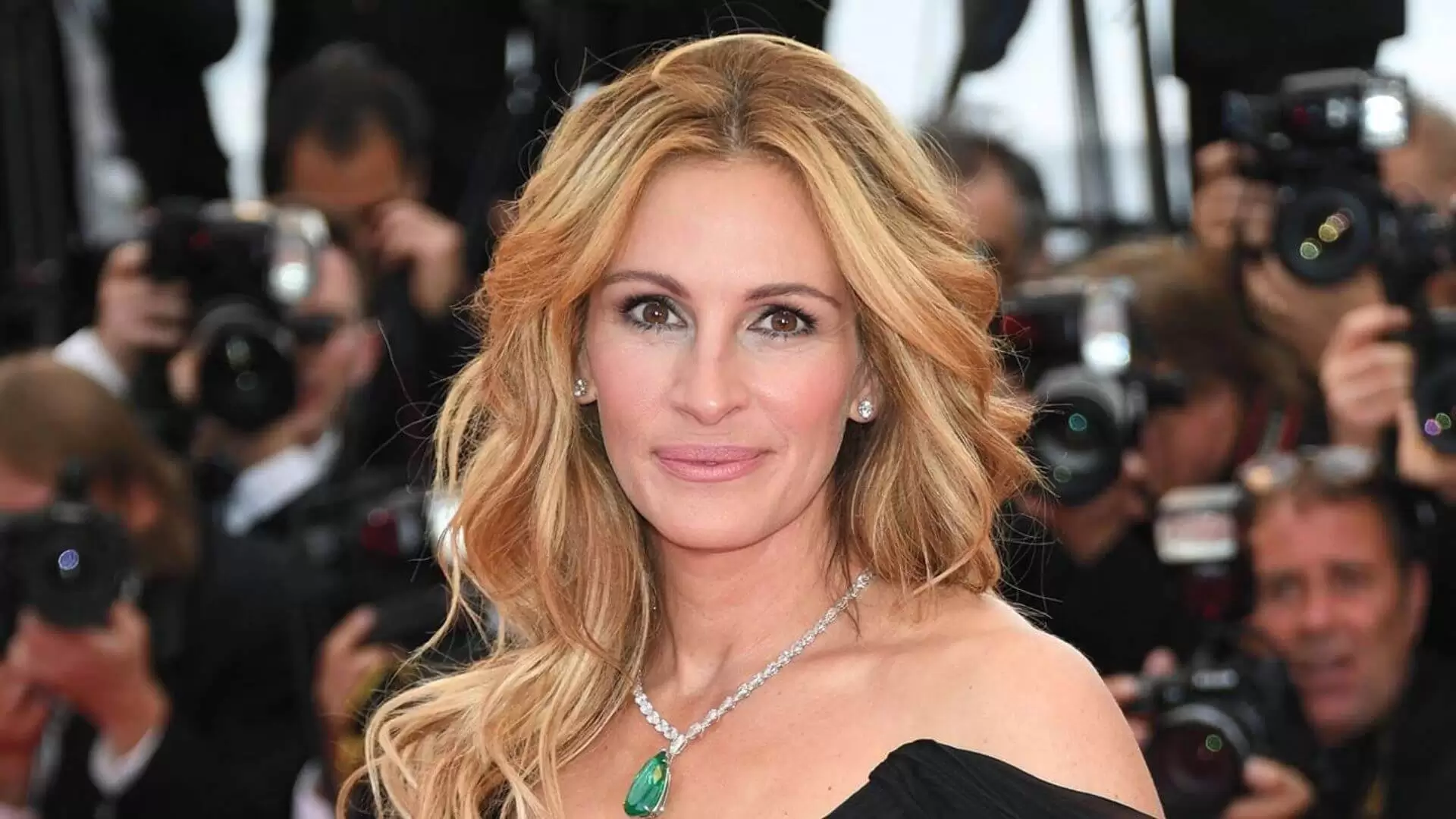 From Julia Roberts to Pink stars whose real age gives out the nose (1)