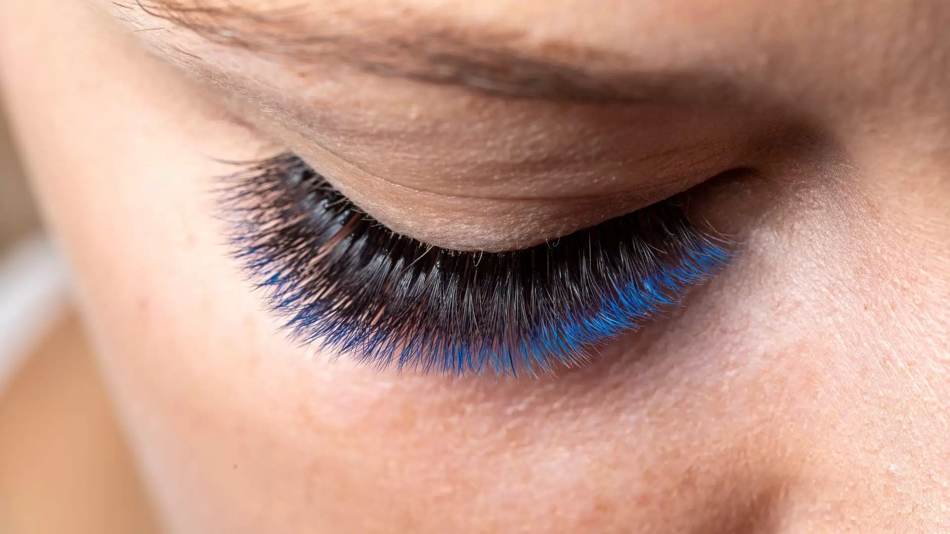 The trend of the season is colored eyelashes a master class from Serdar Kambarov (1)